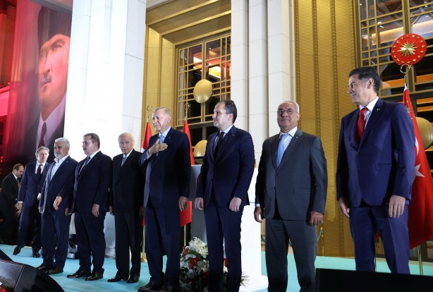 Foto - Cumhurbaşkanı Erdoğan'ın balkon konuşmasından tarihi kareler!