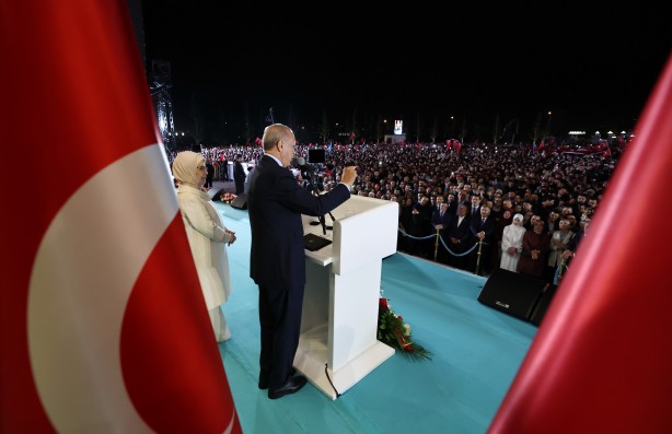 Foto - Cumhurbaşkanı Erdoğan'ın balkon konuşmasından tarihi kareler!
