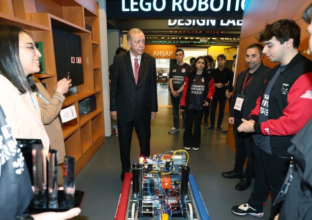 Foto - Cumhurbaşkanı Erdoğan'ın Haydarpaşa Lisesi'nde katıldığı karne dağıtım töreninden kareler