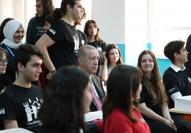 Foto - Cumhurbaşkanı Erdoğan'ın Haydarpaşa Lisesi'nde katıldığı karne dağıtım töreninden kareler