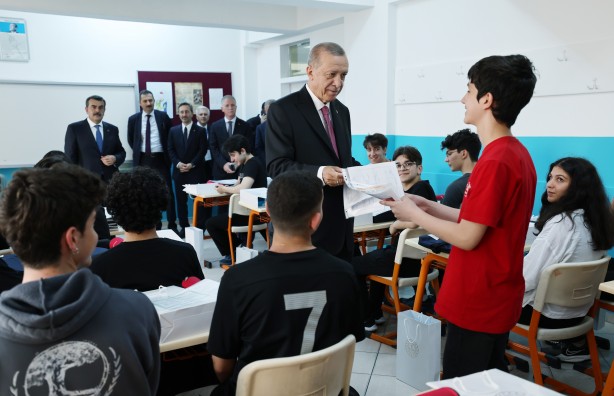 Foto - Cumhurbaşkanı Erdoğan'ın Haydarpaşa Lisesi'nde katıldığı karne dağıtım töreninden kareler