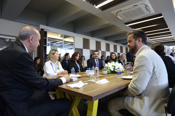 Foto - Cumhurbaşkanı Erdoğan'ın Haydarpaşa Lisesi'nde katıldığı karne dağıtım töreninden kareler