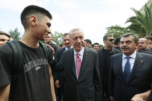 Foto - Cumhurbaşkanı Erdoğan'ın Haydarpaşa Lisesi'nde katıldığı karne dağıtım töreninden kareler