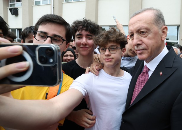 Foto - Cumhurbaşkanı Erdoğan'ın Haydarpaşa Lisesi'nde katıldığı karne dağıtım töreninden kareler