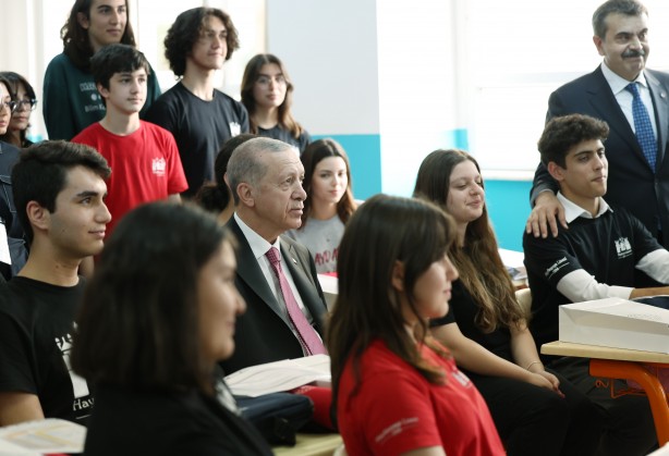 Foto - Cumhurbaşkanı Erdoğan'ın Haydarpaşa Lisesi'nde katıldığı karne dağıtım töreninden kareler