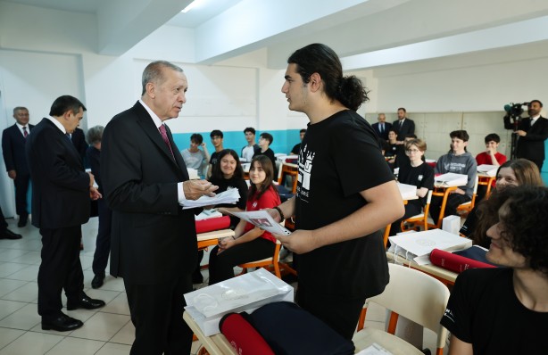 Foto - Cumhurbaşkanı Erdoğan'ın Haydarpaşa Lisesi'nde katıldığı karne dağıtım töreninden kareler