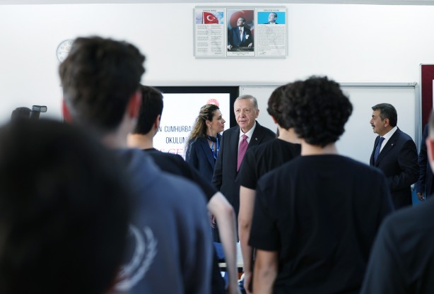 Foto - Cumhurbaşkanı Erdoğan'ın Haydarpaşa Lisesi'nde katıldığı karne dağıtım töreninden kareler