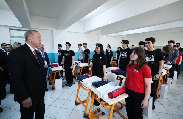 Foto - Cumhurbaşkanı Erdoğan'ın Haydarpaşa Lisesi'nde katıldığı karne dağıtım töreninden kareler