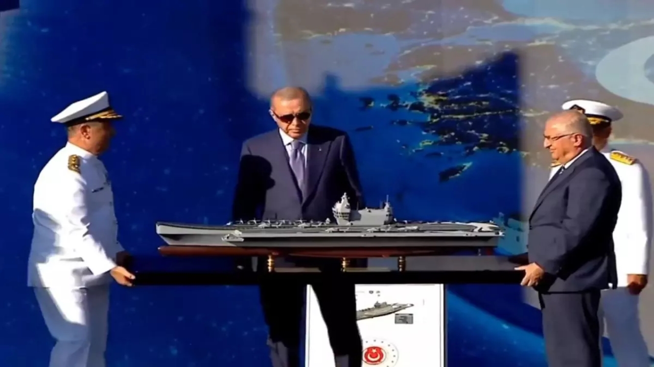 Foto - Cumhurbaşkanı Erdoğan’ın katıldığı törendeki görüntü gündem olmuştu! Cüneyt Özdemir’den olay yorum