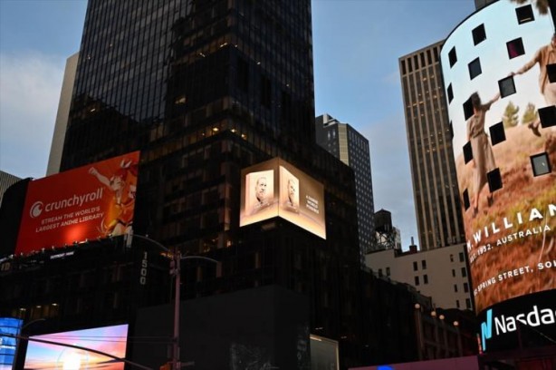 Foto - Cumhurbaşkanı Erdoğan’ın kitabı New York’ta led ekranlara yansıtıldı