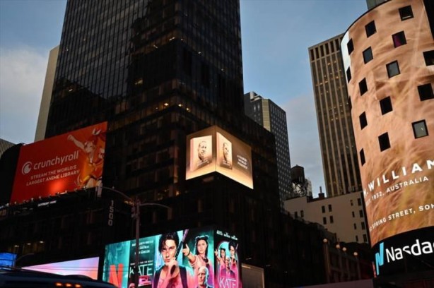 Foto - Cumhurbaşkanı Erdoğan’ın kitabı New York’ta led ekranlara yansıtıldı