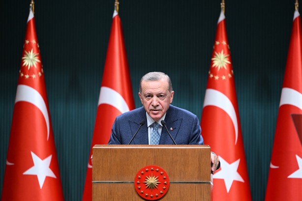 Cumhurbaşkanı Erdoğan'ın müjdesinin ardından siyasilerden EYT paylaşımı