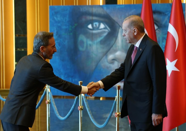 Foto - Cumhurbaşkanı Erdoğan'ın tebrikleri kabul ettiği salonda dikkat çeken detay!