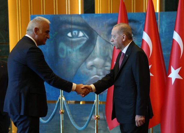 Foto - Cumhurbaşkanı Erdoğan'ın tebrikleri kabul ettiği salonda dikkat çeken detay!