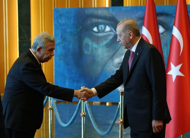 Foto - Cumhurbaşkanı Erdoğan'ın tebrikleri kabul ettiği salonda dikkat çeken detay!