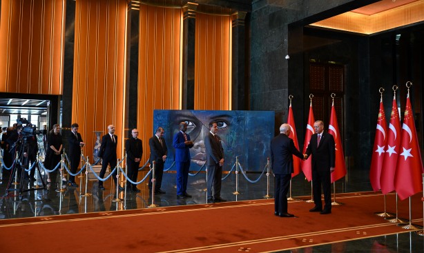 Foto - Cumhurbaşkanı Erdoğan'ın tebrikleri kabul ettiği salonda dikkat çeken detay!