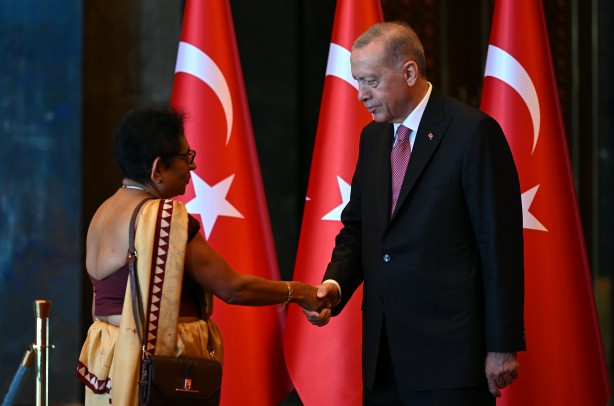 Foto - Cumhurbaşkanı Erdoğan'ın tebrikleri kabul ettiği salonda dikkat çeken detay!