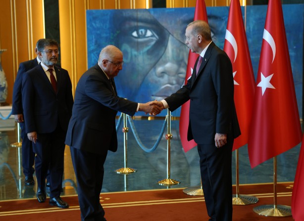 Foto - Cumhurbaşkanı Erdoğan'ın tebrikleri kabul ettiği salonda dikkat çeken detay!