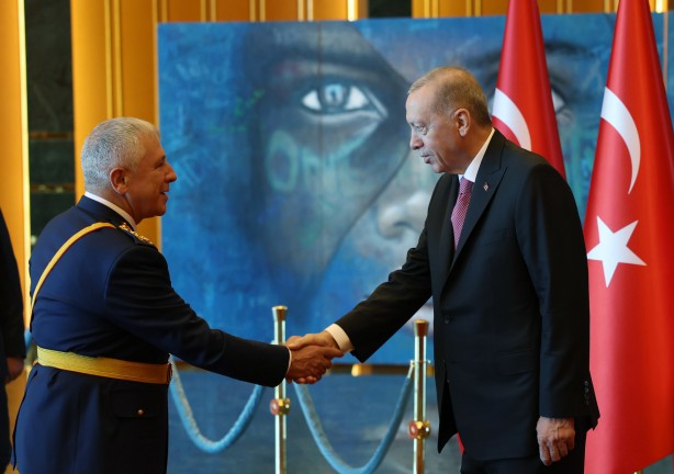 Foto - Cumhurbaşkanı Erdoğan'ın tebrikleri kabul ettiği salonda dikkat çeken detay!