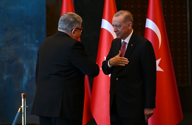 Foto - Cumhurbaşkanı Erdoğan'ın tebrikleri kabul ettiği salonda dikkat çeken detay!