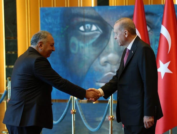 Foto - Cumhurbaşkanı Erdoğan'ın tebrikleri kabul ettiği salonda dikkat çeken detay!