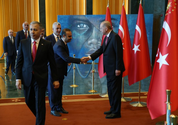 Foto - Cumhurbaşkanı Erdoğan'ın tebrikleri kabul ettiği salonda dikkat çeken detay!