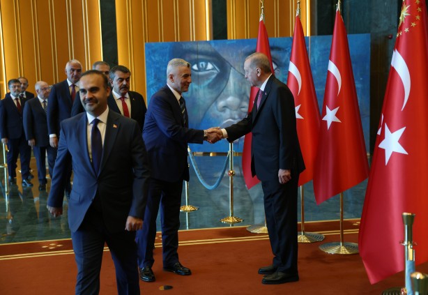 Cumhurbaşkanı Erdoğan'ın tebrikleri kabul ettiği salonda dikkat çeken detay!