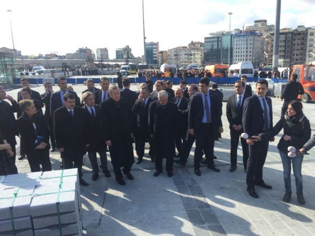Cumhurbaşkanı o pankarta kayıtsız kalmadı