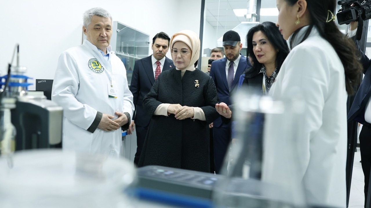 Cumhurbaşkanı Recep Tayyip Erdoğan'ın eşi Emine Erdoğan Kazakistan'da açılışta...