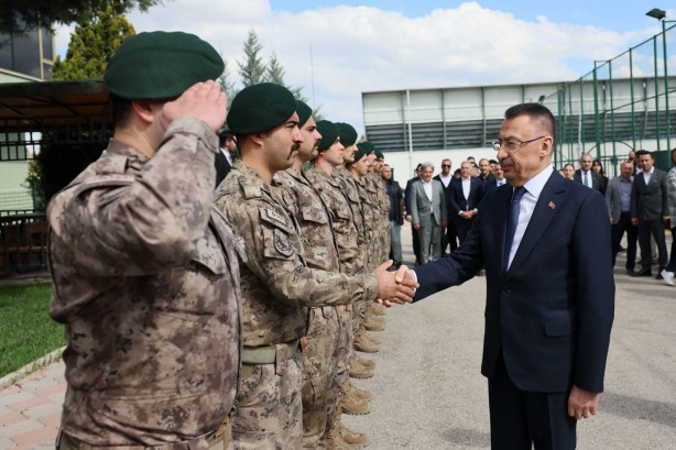 Foto - Cumhurbaşkanı Yardımcısı Oktay, özel harekat polisleriyle bayramlaştı