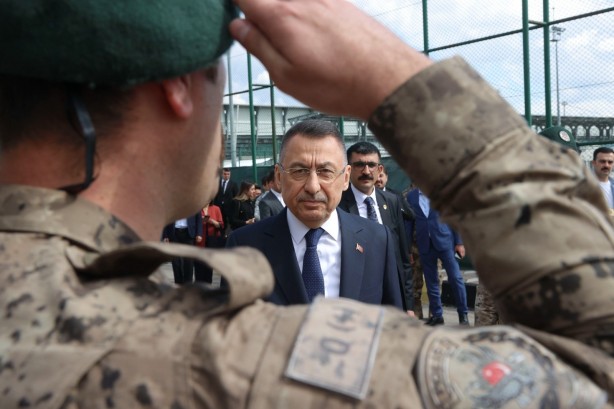 Foto - Cumhurbaşkanı Yardımcısı Oktay, özel harekat polisleriyle bayramlaştı