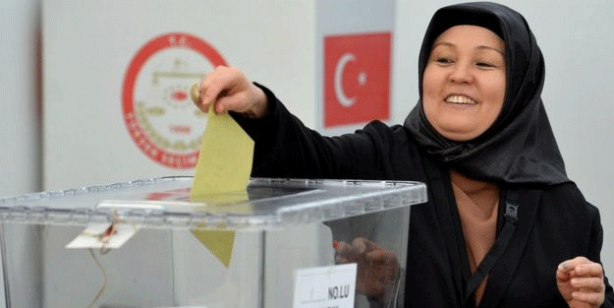Cumhurbaşkanlığı seçimleri için ilk oylar kullanılıyor