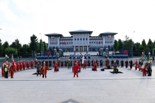 Foto - Cumhurbaşkanlığı Tüfekli Gösteri Bölüğü ve Mehteran Birliği'nden görkemli gösteri!