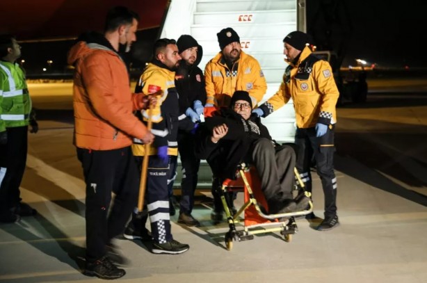 Foto - Cumhurbaşkanlığı uçağı depremzedeler için görevde!