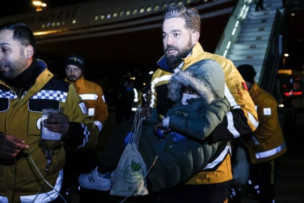 Foto - Cumhurbaşkanlığı uçağı depremzedeler için görevde!