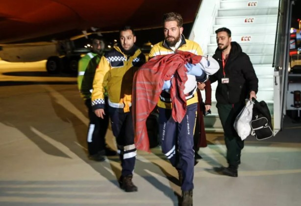 Foto - Cumhurbaşkanlığı uçağı depremzedeler için görevde!