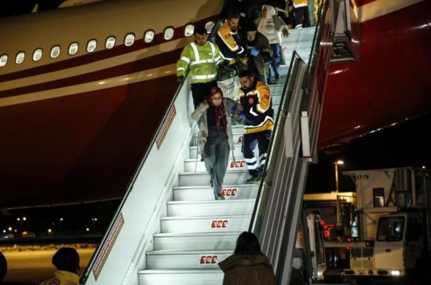 Foto - Cumhurbaşkanlığı uçağı depremzedeler için görevde!