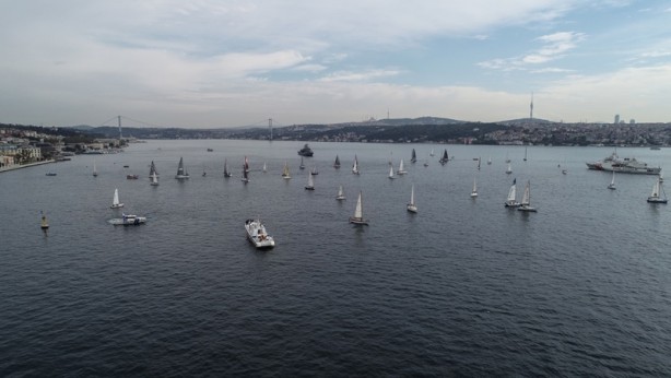 Cumhurbaşkanlığı Uluslararası Yat Yarışı, İstanbul Boğazı'nda başladı