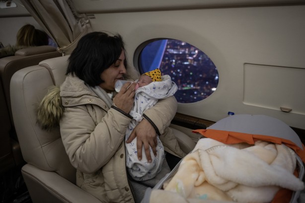 Foto - Cumhurbaşkanlığına ait uçakla 15 bebek Ankara'ya götürüldü