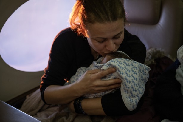 Foto - Cumhurbaşkanlığına ait uçakla 15 bebek Ankara'ya götürüldü