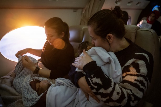 Foto - Cumhurbaşkanlığına ait uçakla 15 bebek Ankara'ya götürüldü