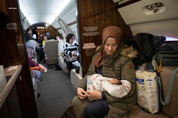 Foto - Cumhurbaşkanlığına ait uçakla 15 bebek Ankara'ya götürüldü