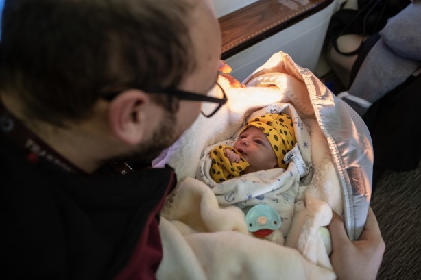 Foto - Cumhurbaşkanlığına ait uçakla 15 bebek Ankara'ya götürüldü