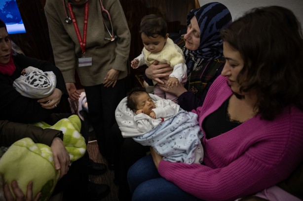 Foto - Cumhurbaşkanlığına ait uçakla 15 bebek Ankara'ya götürüldü