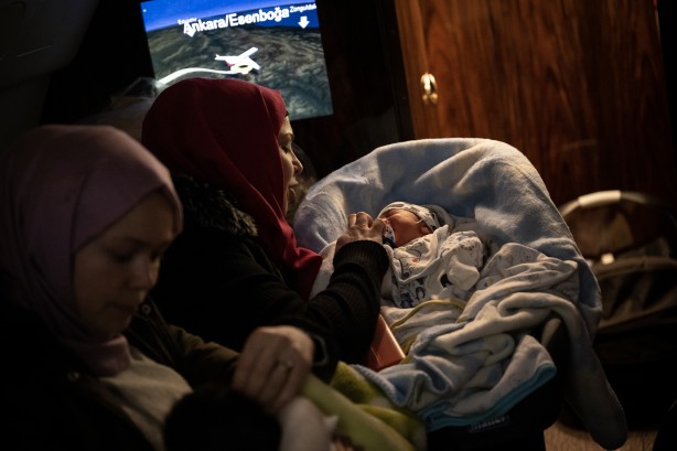 Foto - Cumhurbaşkanlığına ait uçakla 15 bebek Ankara'ya götürüldü