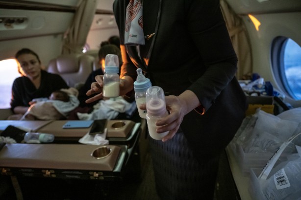 Foto - Cumhurbaşkanlığına ait uçakla 15 bebek Ankara'ya götürüldü