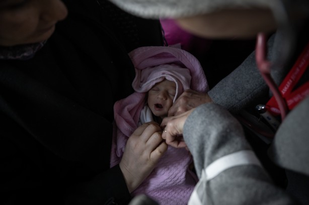 Foto - Cumhurbaşkanlığına ait uçakla 15 bebek Ankara'ya götürüldü