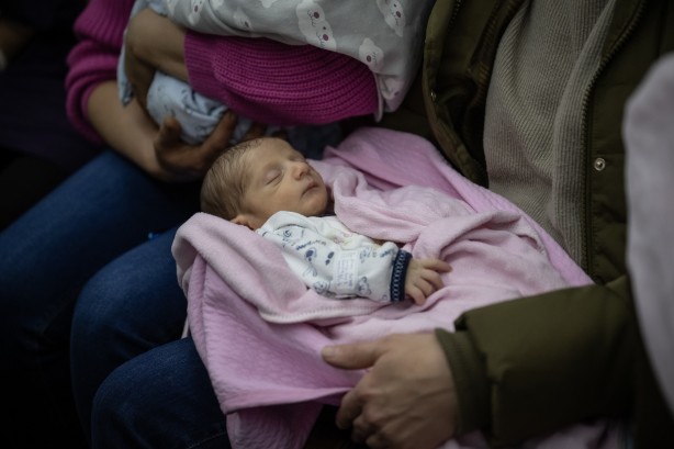 Foto - Cumhurbaşkanlığına ait uçakla 15 bebek Ankara'ya götürüldü