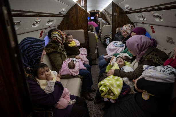 Foto - Cumhurbaşkanlığına ait uçakla 15 bebek Ankara'ya götürüldü