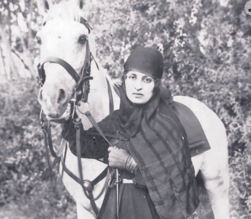 Foto - Cumhuriyeti o kadınlar değil bu kadınlar kurdu